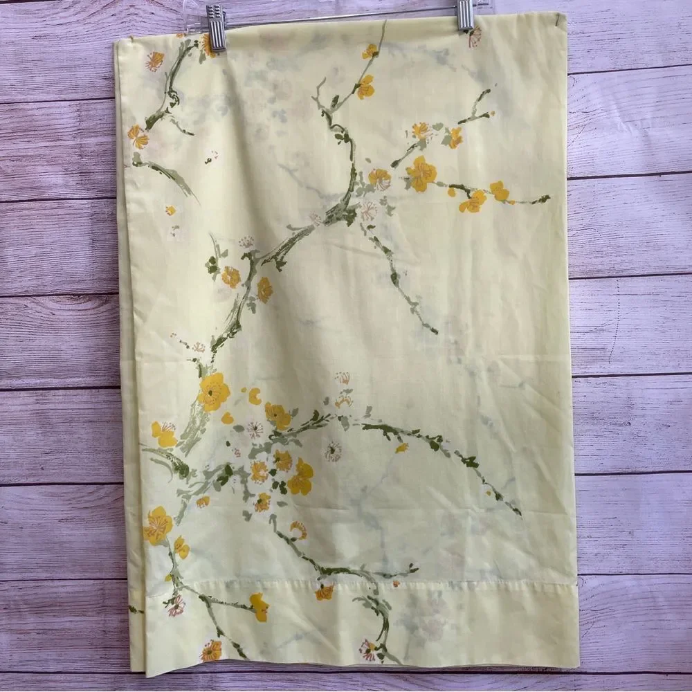 VINTAGE SPRINGMAID YELLOW‎ FLORAL STANDARD SIZE PILLOWCASES